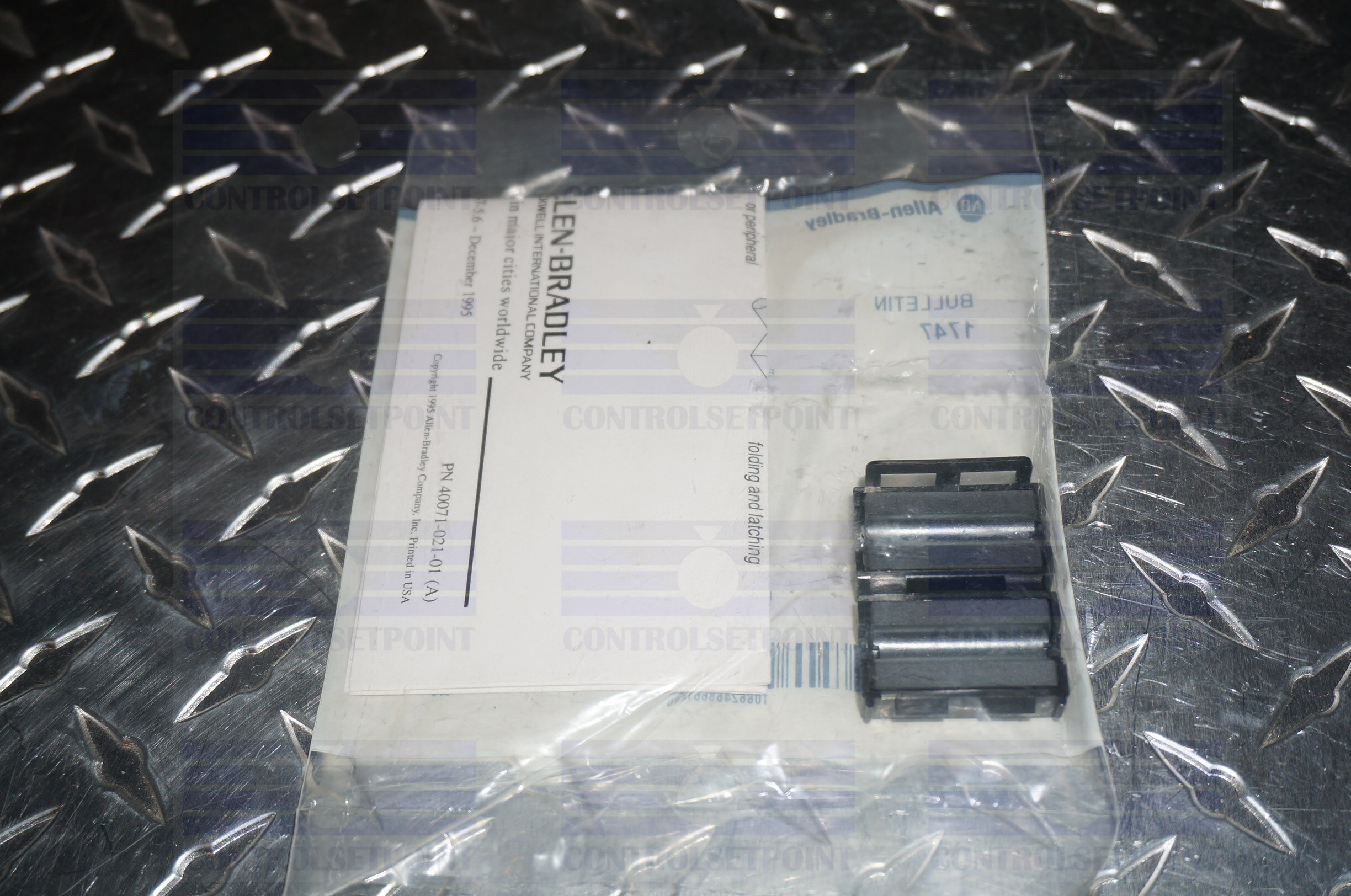 ALLEN BRADLEY 1747-FC EUROPEAN EMC DIRECTIVE MATERIAL FERRITE COLLAR