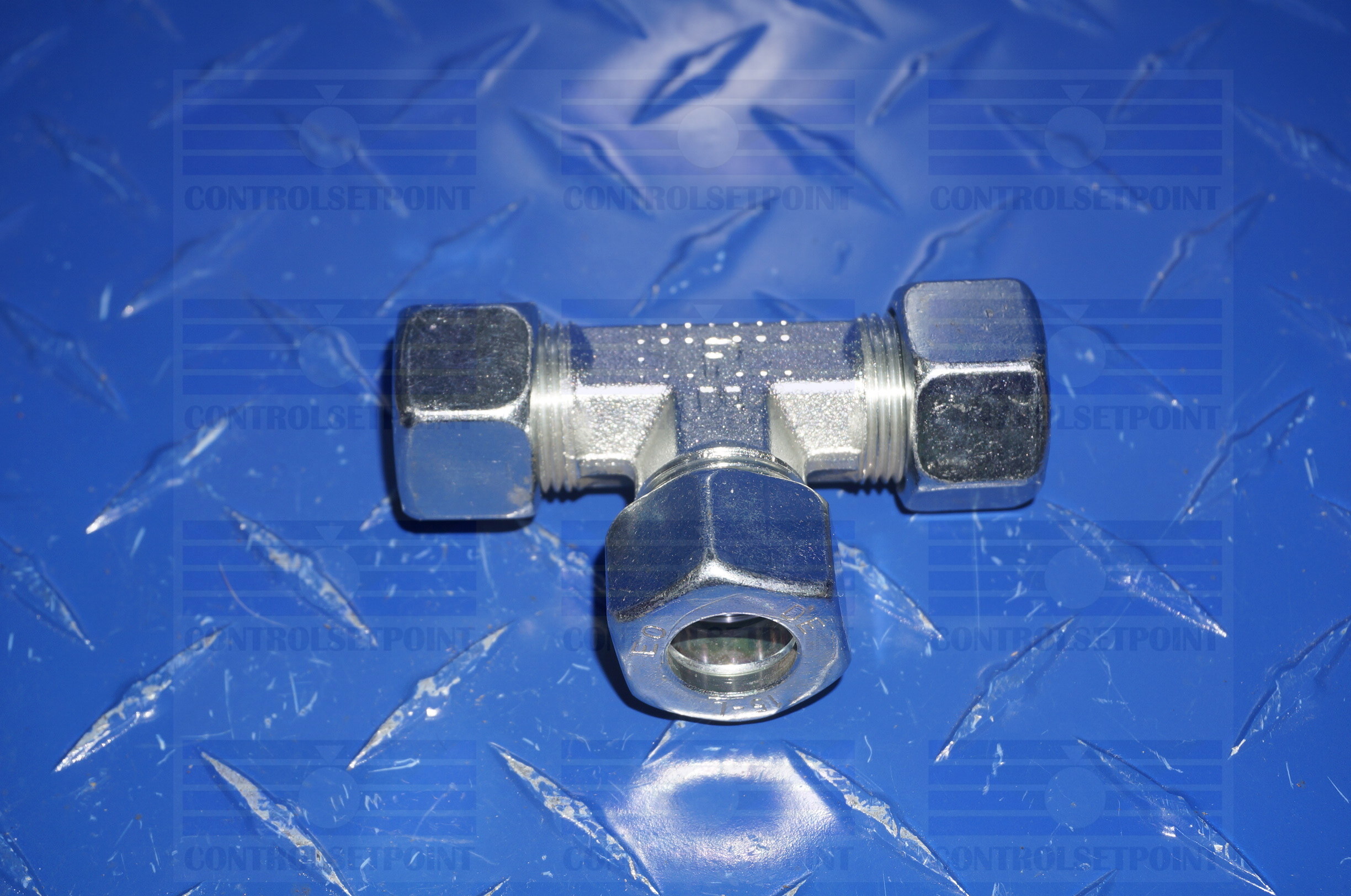 PARKER TEE T15L METRIC EO 24